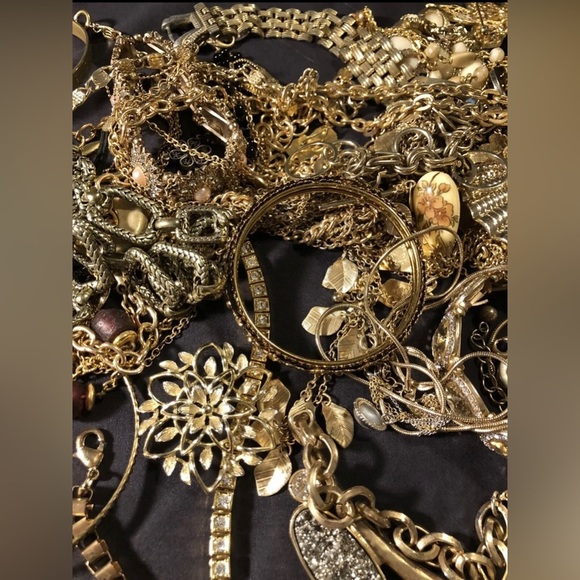 3 LBs Vintage Modern Jewelry Lot- MYSTERY BOX! Wearable Estate Sale Designer - Picture 9 of 10